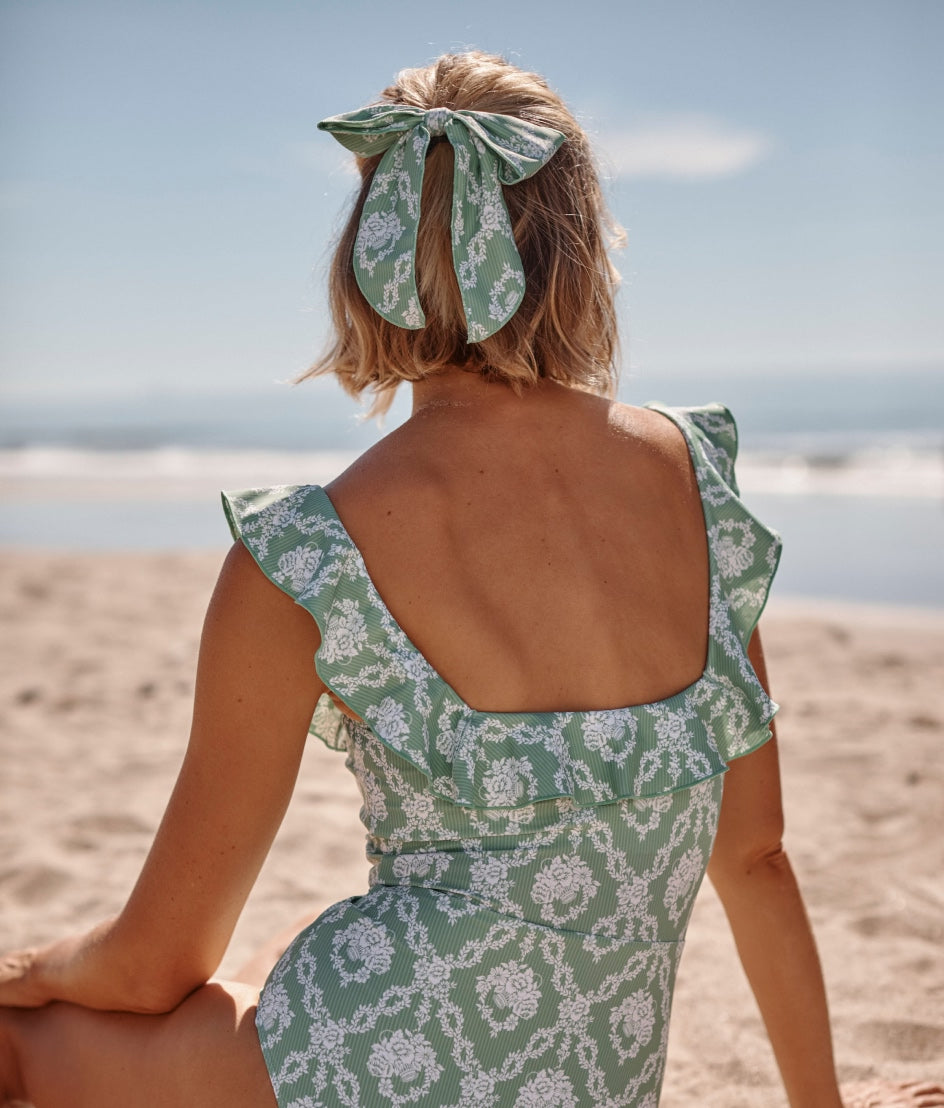 The Bow - Garland Hampers