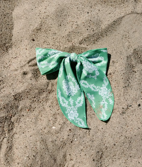 The Bow - Garland Hampers